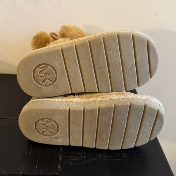 Michael Kors Lillettie Tan Faux Fur Boots Girls Size 9 Winter MK Logo Booties - Picture 7 of 7